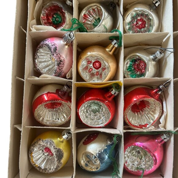 Vintage Santa Land Festive Glass Indent Reflector Ornaments – Set of 12, Boxed - Picture 4 of 5